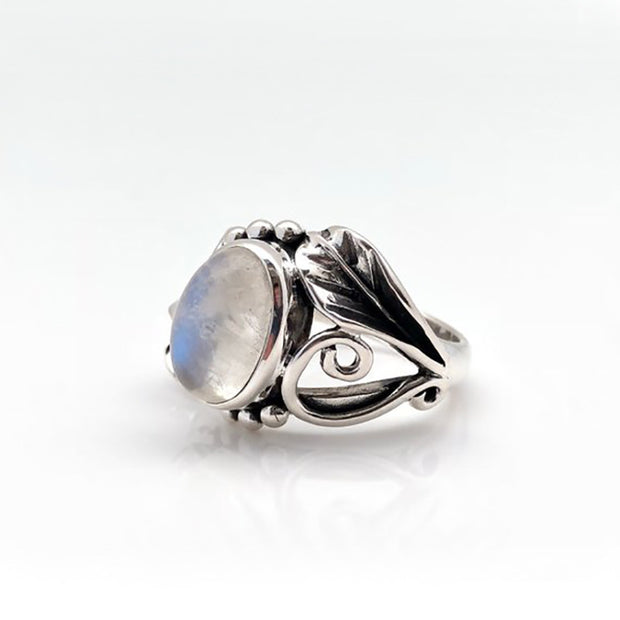 Women's Retro Milky White Resin Ring