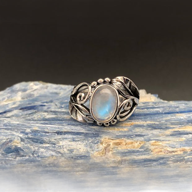 Women's Retro Milky White Resin Ring