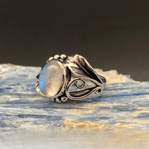 Women's Retro Milky White Resin Ring